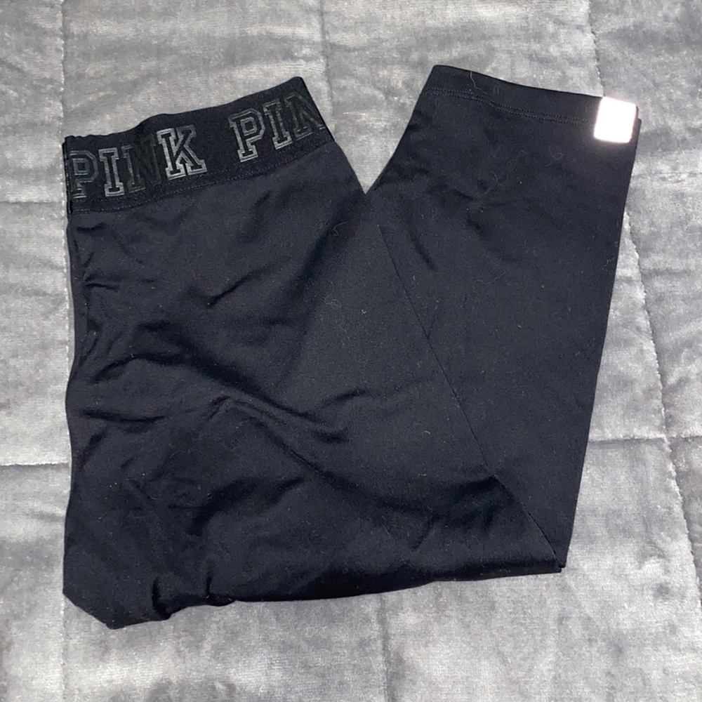 Black ULTIMATE PINK Capri leggings